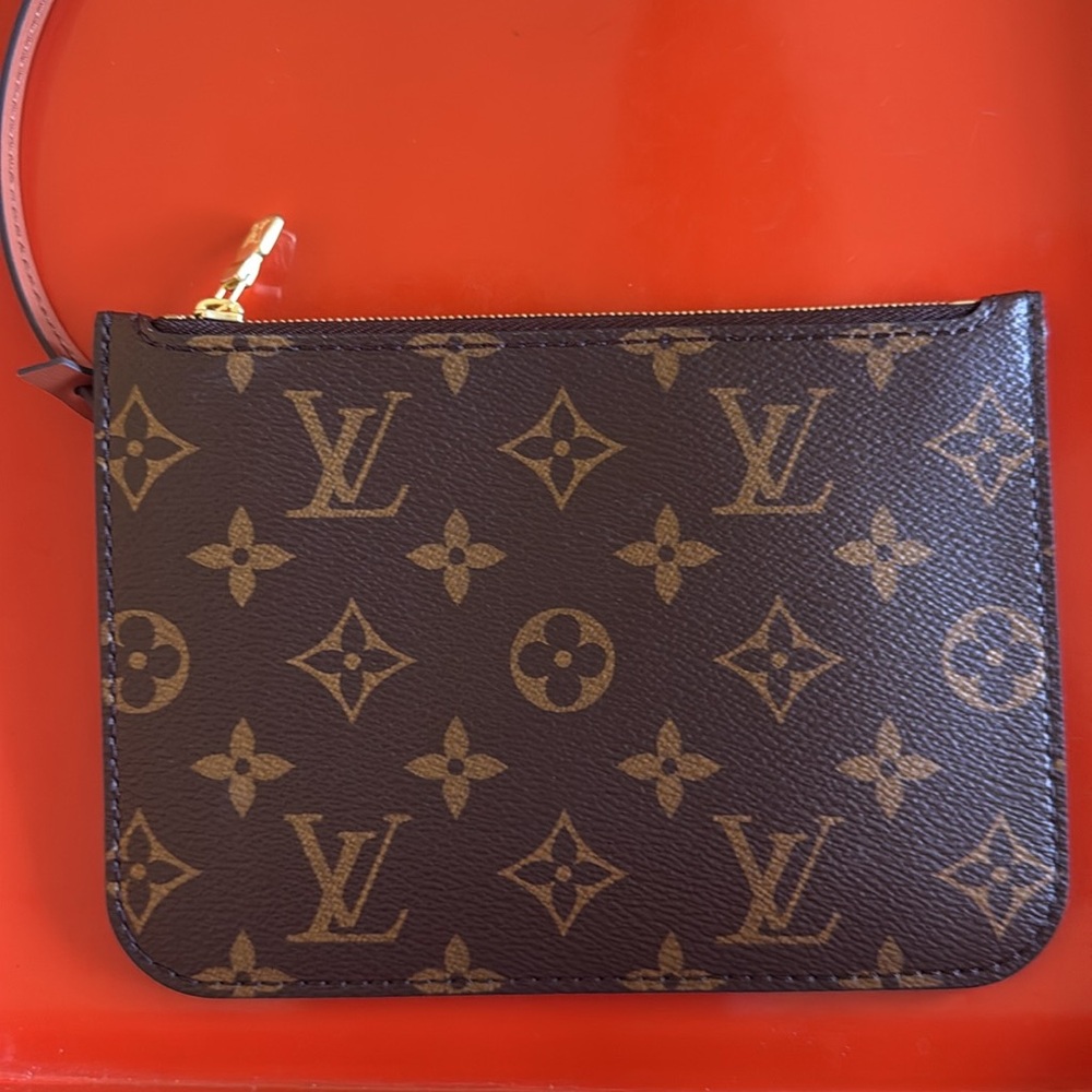 Louis Vuitton Monogram Pochette/wristlet NWOT - Picture 3 of 14